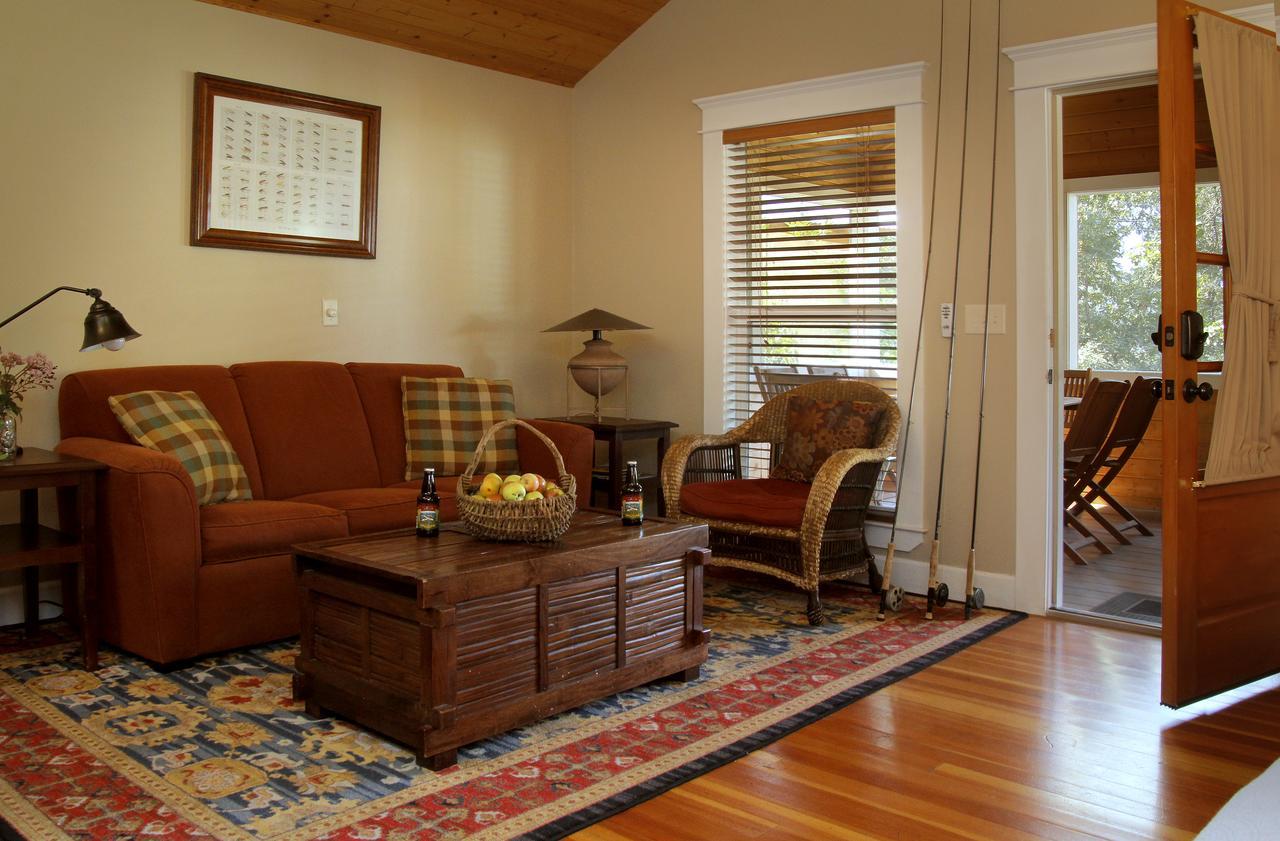 Coho Cottages Willow Creek Екстер'єр фото