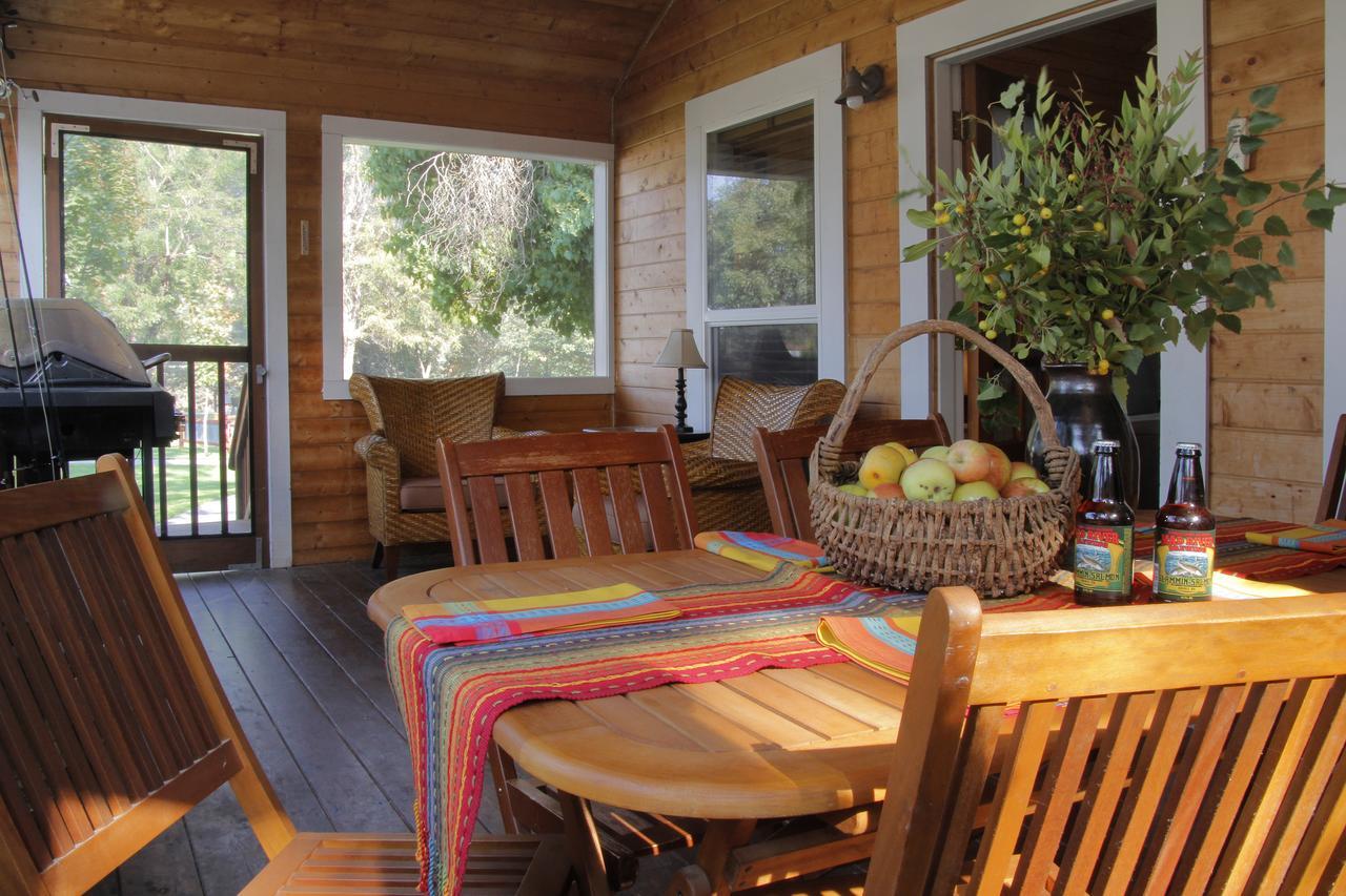Coho Cottages Willow Creek Екстер'єр фото