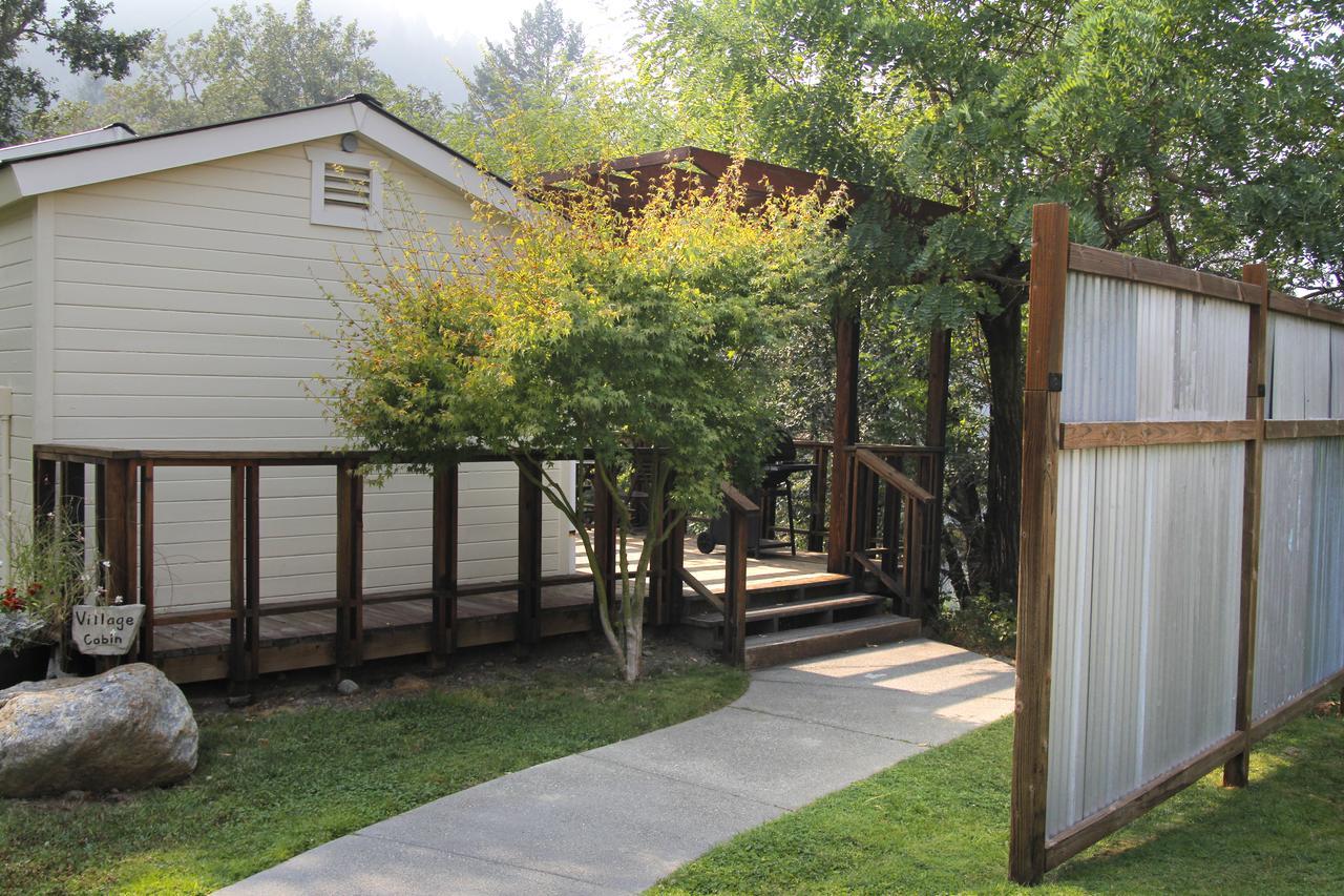 Coho Cottages Willow Creek Екстер'єр фото