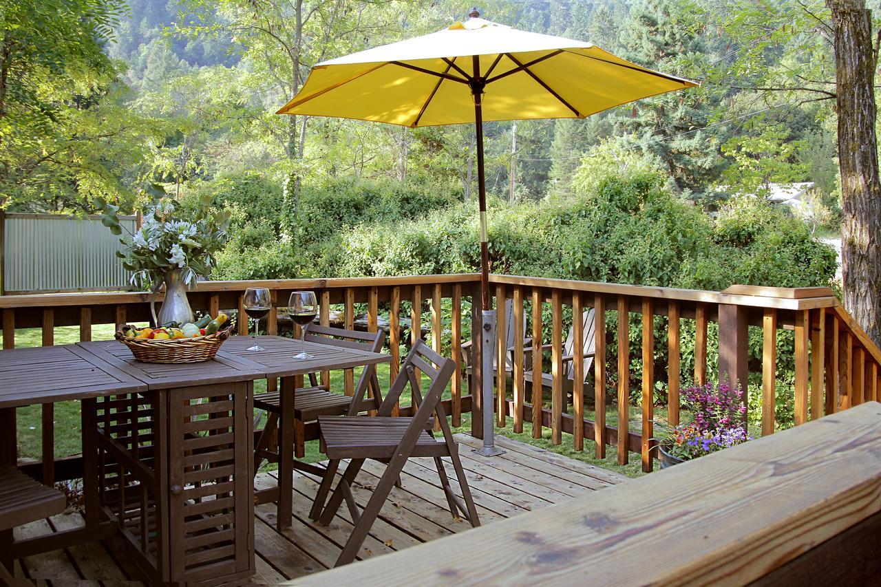 Coho Cottages Willow Creek Екстер'єр фото