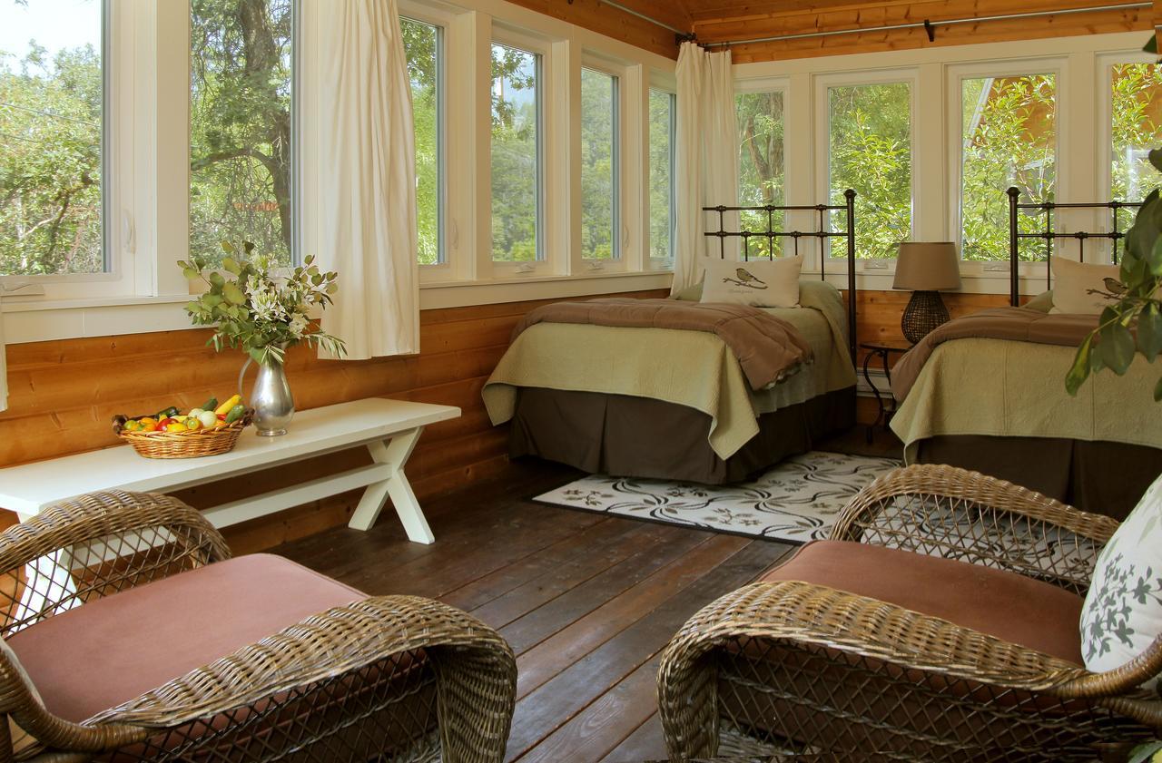 Coho Cottages Willow Creek Екстер'єр фото