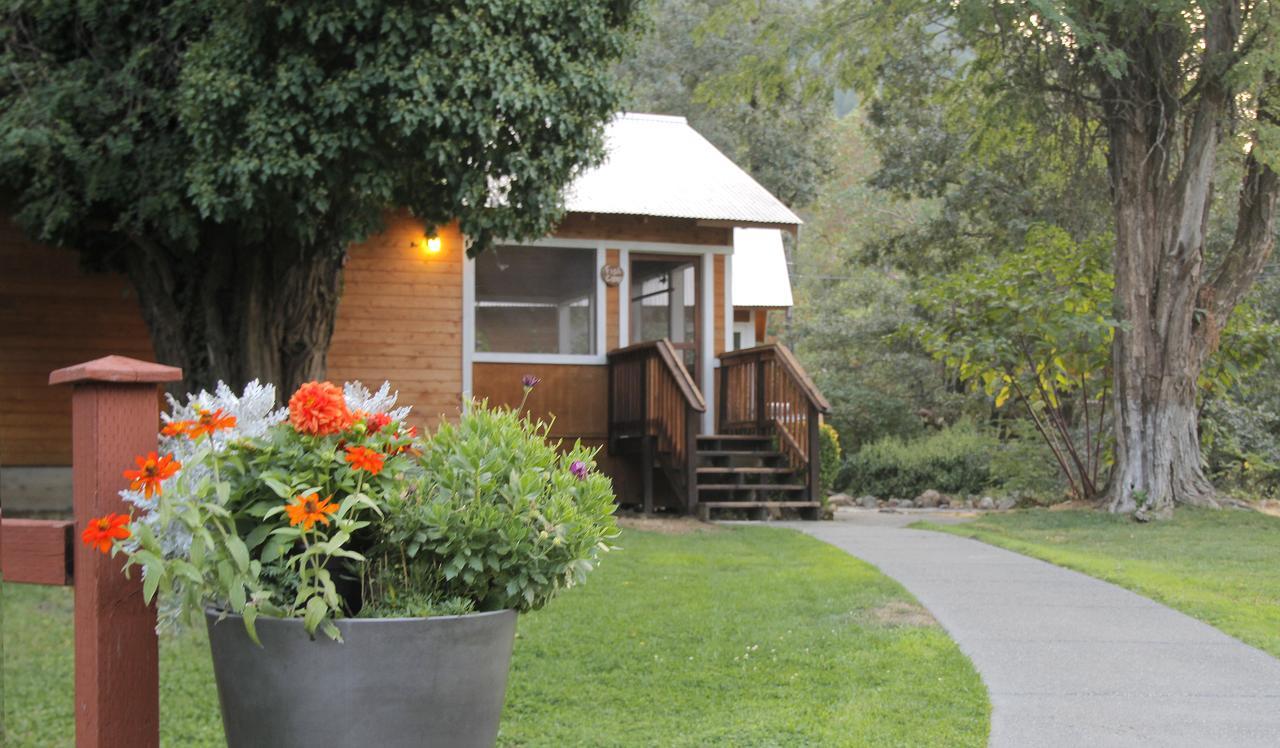 Coho Cottages Willow Creek Екстер'єр фото